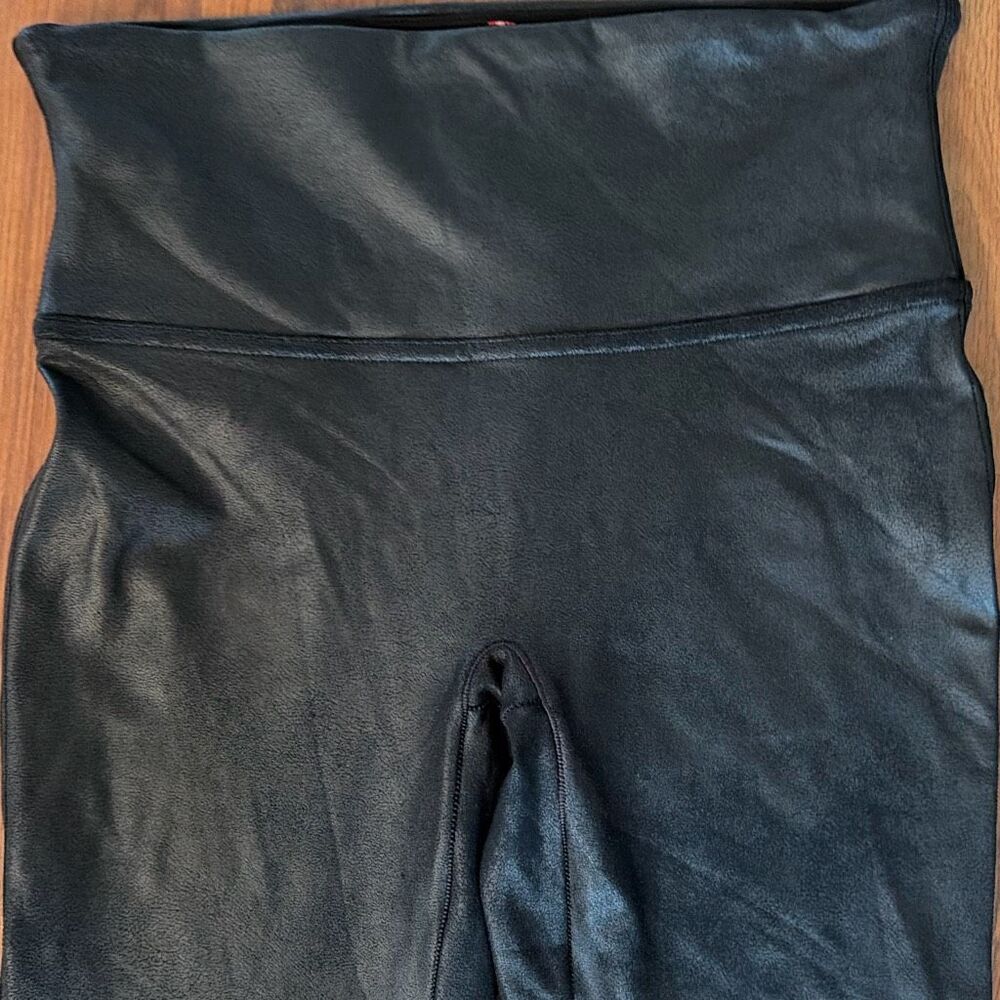 SPANX black shiny leather looking stretch leggings ankle pants stretch pants siz - Picture 3 of 6